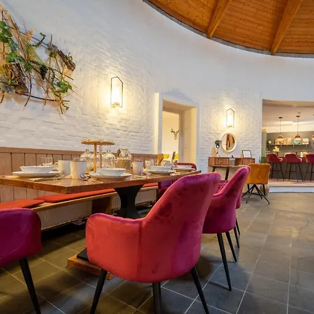 Dreamcation - Wohnen In Kirche, 3d-tour, Terrasse, Bbq, Kueche, Kamin, 180qm Apartment
