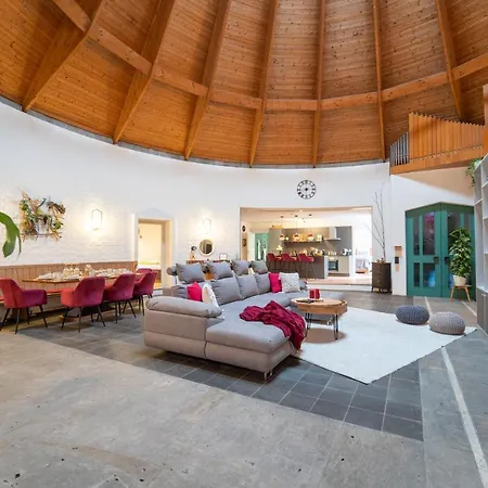 Apartment Dreamcation - Wohnen In Kirche, 3d-tour, Terrasse, Bbq, Kueche, Kamin, 180qm Kelheim