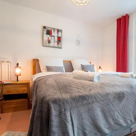 Dreamcation - Wohnen In Kirche, 3d-tour, Terrasse, Bbq, Kueche, Kamin, 180qm Apartment Kelheim