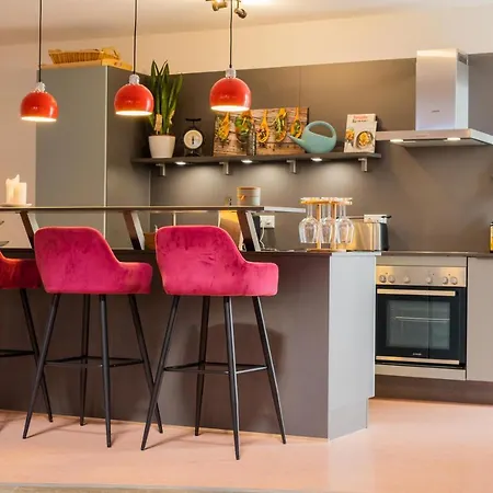 Apartment Dreamcation - Wohnen In Kirche, 3d-tour, Terrasse, Bbq, Kueche, Kamin, 180qm Kelheim