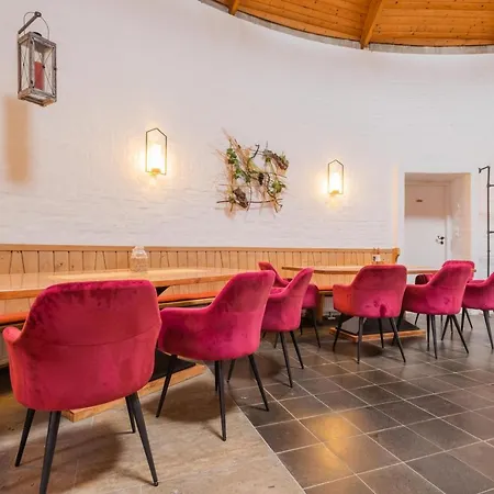 Apartment Dreamcation - Wohnen In Kirche, 3d-tour, Terrasse, Bbq, Kueche, Kamin, 180qm Kelheim